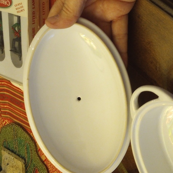 White Stoneware Oval Covered Casserole 🌲 - Picture 6 of 10